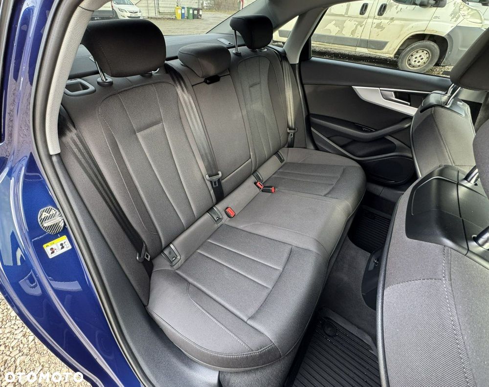 Audi A4 Limousine - 13