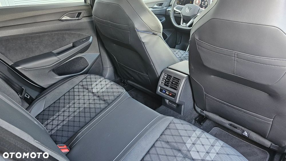 Volkswagen Golf 1.5 eTSI mHEV R-Line Plus DSG - 26