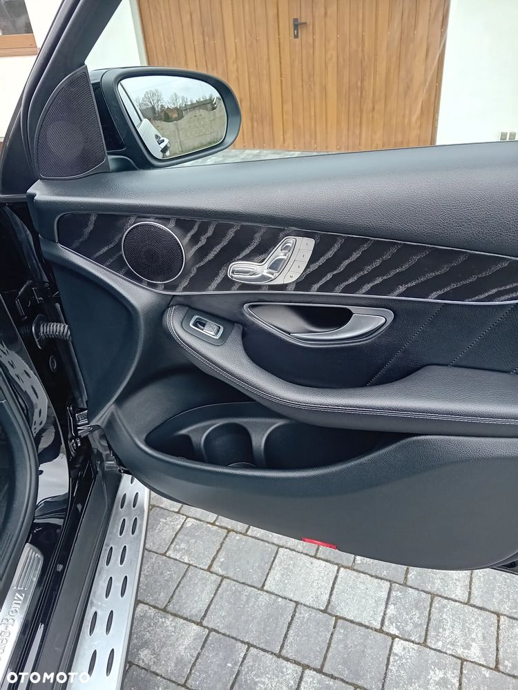 Mercedes-Benz GLC 250 4Matic 9G-TRONIC AMG Line - 29