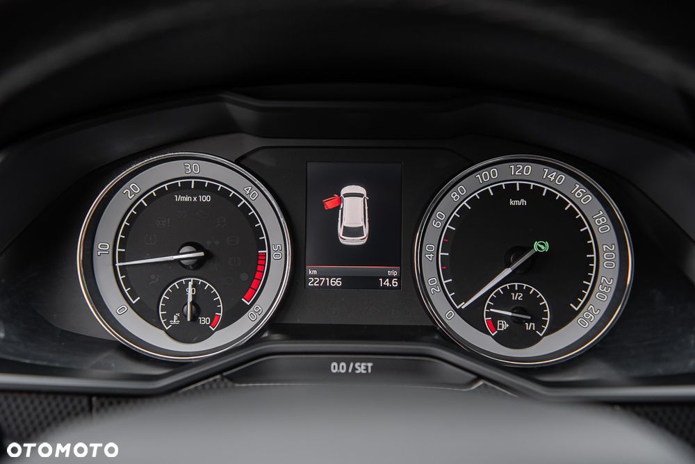 Skoda Superb 2.0 TDI DSG Sportline - 20