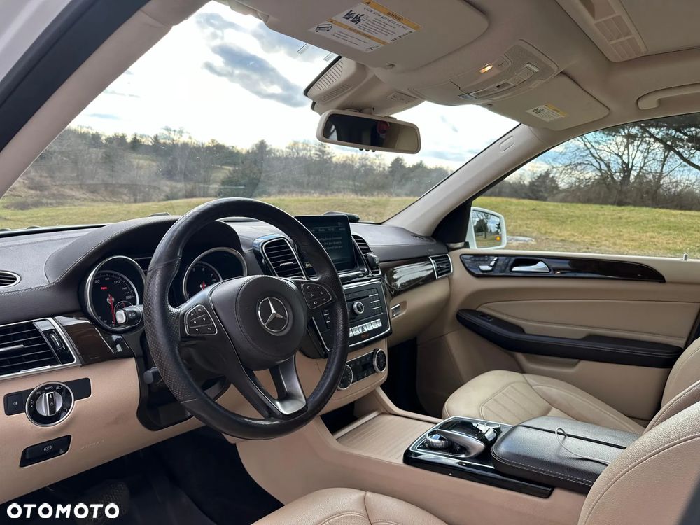 Mercedes-Benz GLS - 13