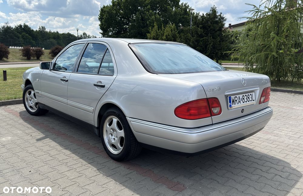Mercedes-Benz Klasa E 320 T 4-Matic Avantgarde - 13