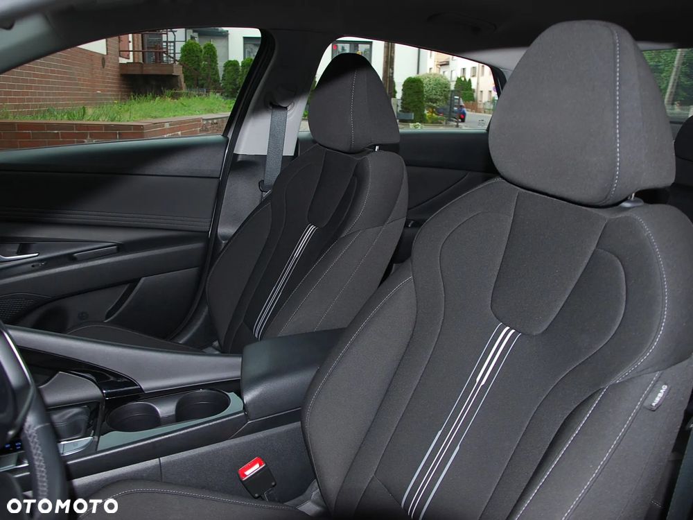 Hyundai Elantra 1.6 Smart CVT - 12