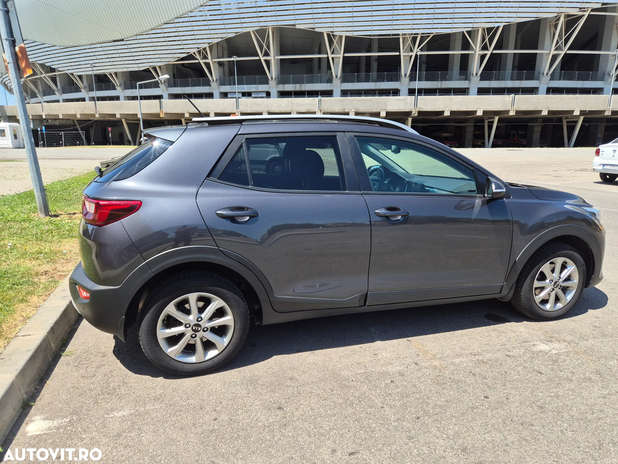 Kia Stonic 1.6 DSL Trend - 8