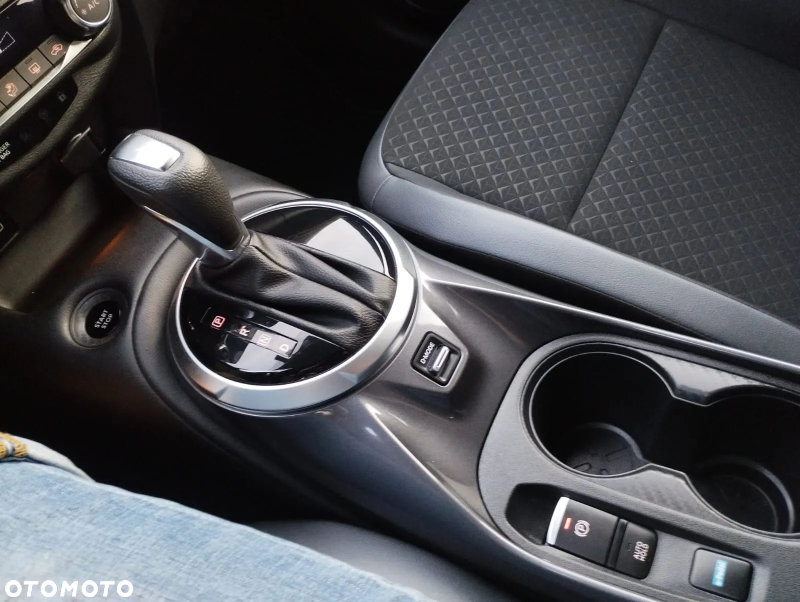 Nissan Juke 1.6 Hybrid 4AMT Premiere Edition - 13