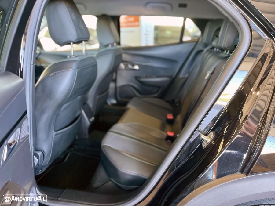 Peugeot 2008 1.2 PureTech Allure Pack - 27