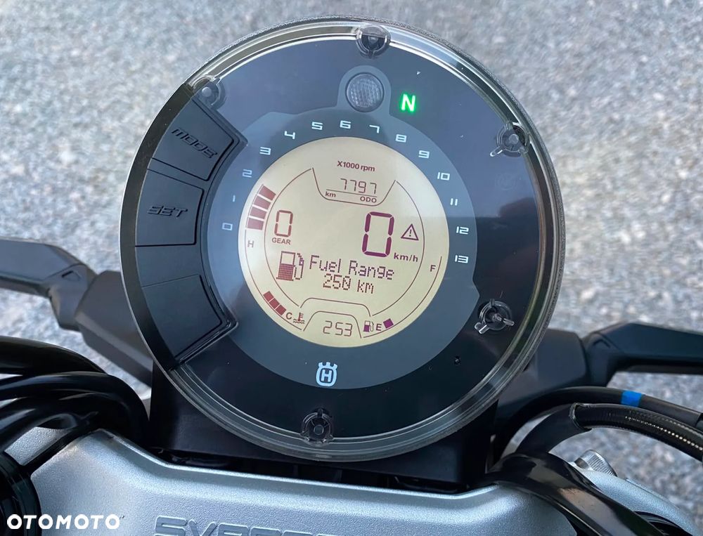 Husqvarna Svartpilen - 33