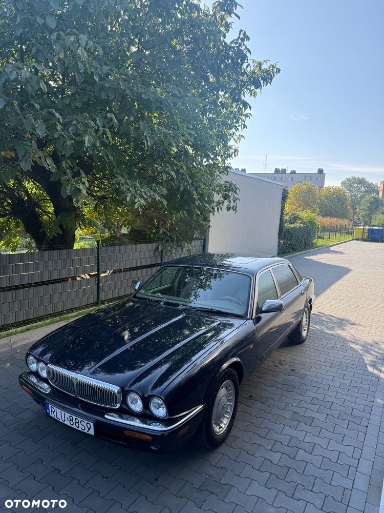 Jaguar XJ - 11