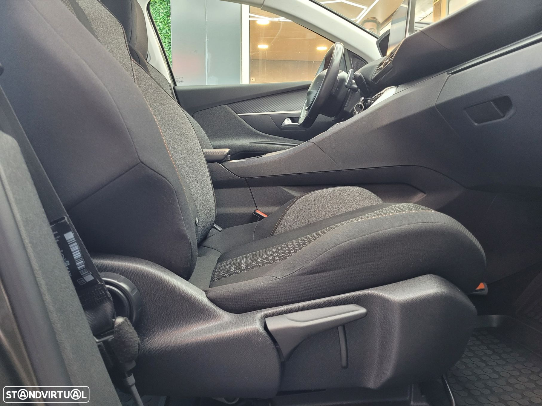 Peugeot 3008 1.2 PureTech Allure EAT8 - 13