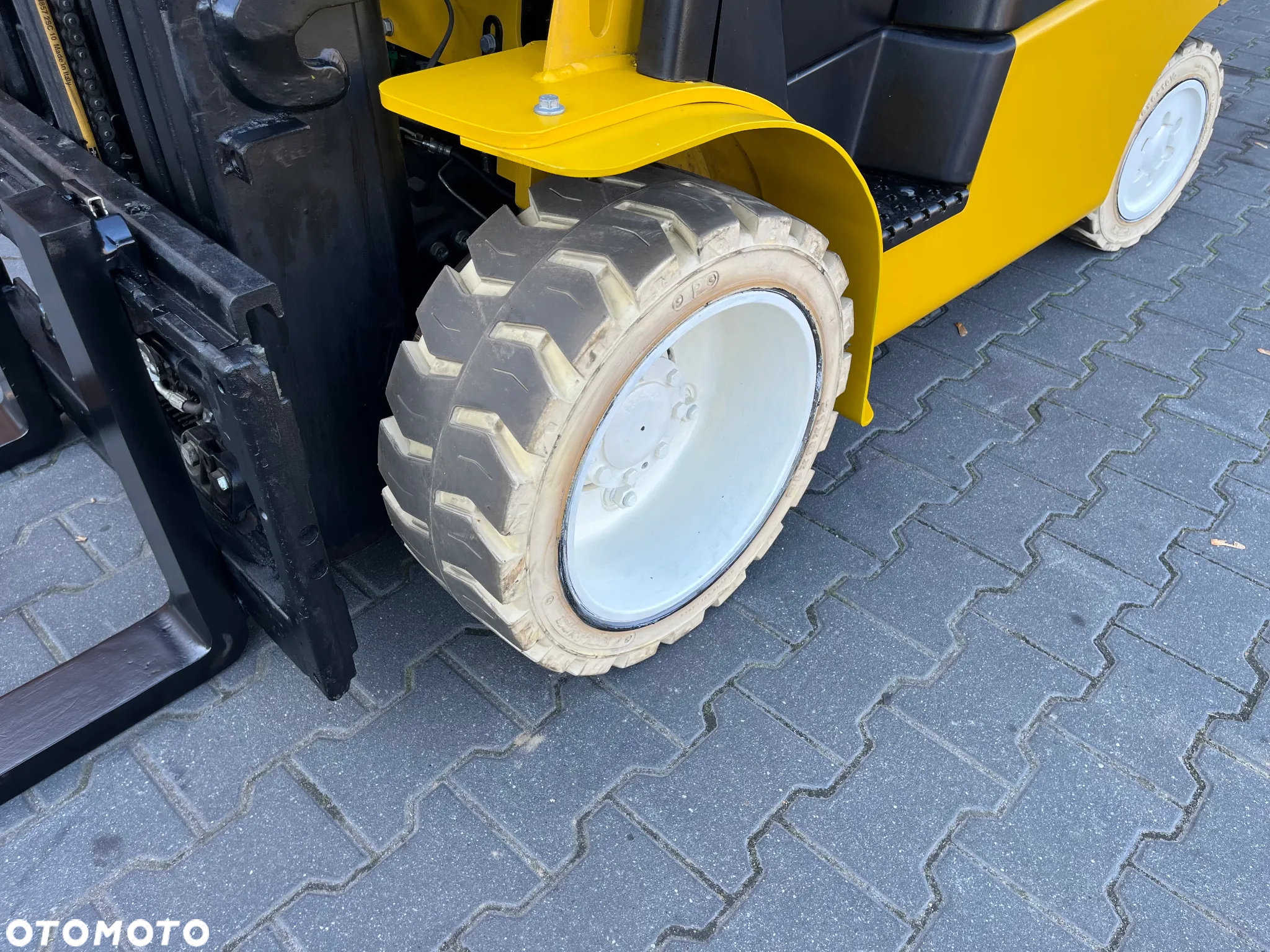 Yale GLC25VX - 11