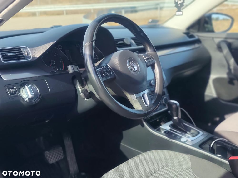 Volkswagen Passat 2.0 TDI Comfortline DSG - 9