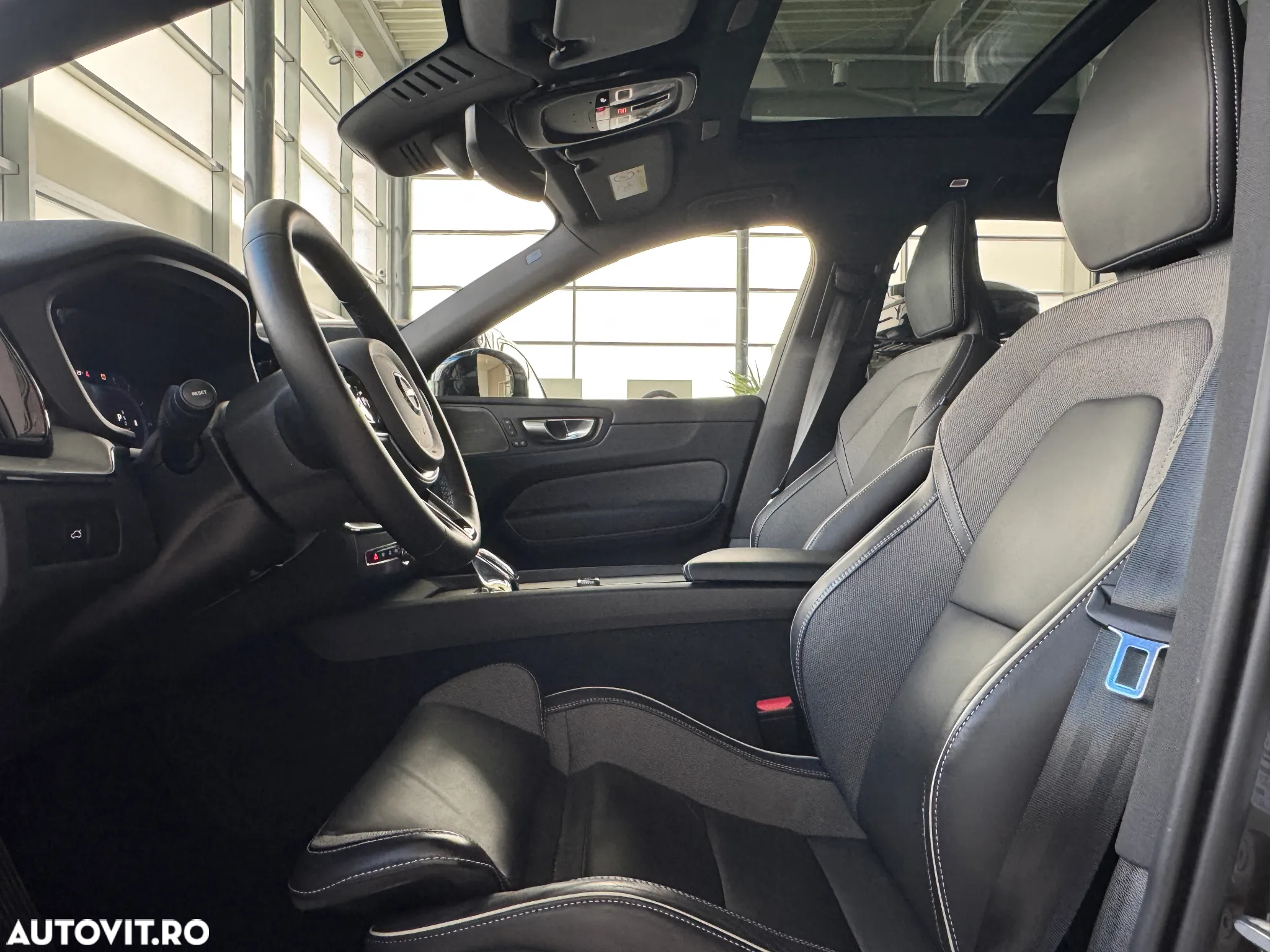 Volvo XC 60 B4 MHEV AT8 AWD R-Design - 9