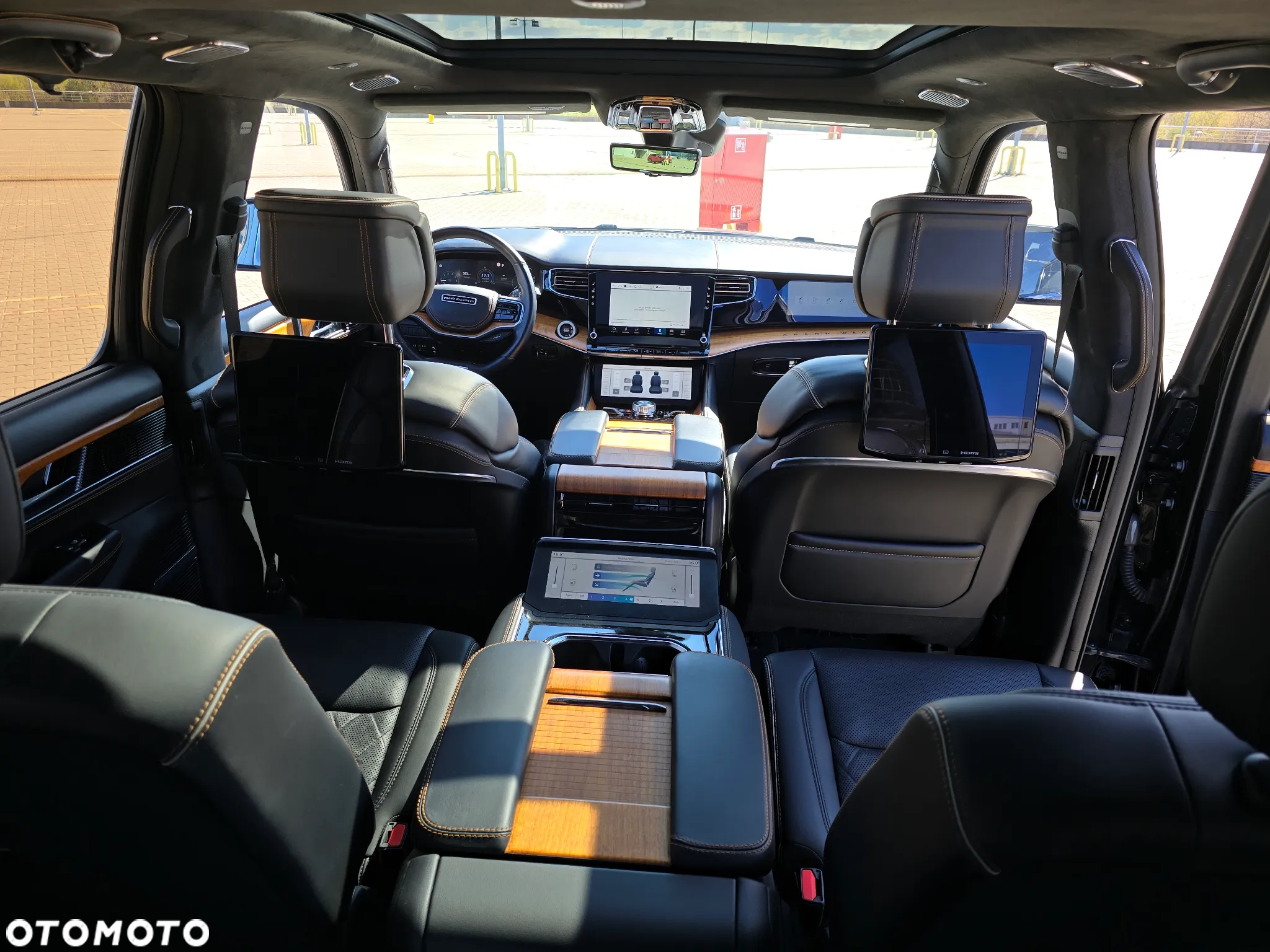 Jeep Wagoneer - 28