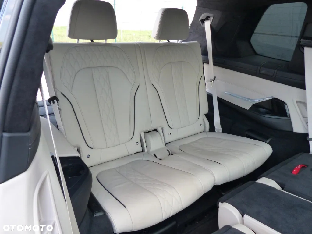 BMW X7 M50i sport - 24