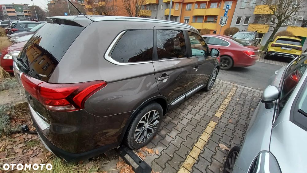 Mitsubishi Outlander 2.0 Intense + 4WD CVT - 5