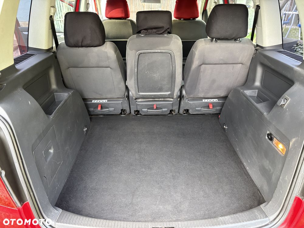 Volkswagen Touran 2.0 TDI Q-Line - 12