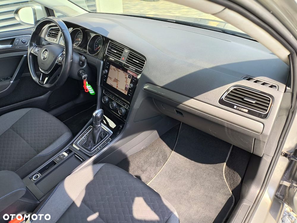 Volkswagen Golf - 17
