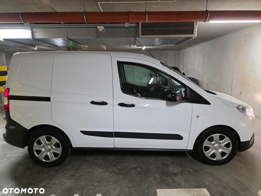 Ford Transit Courier Ambiente - 2