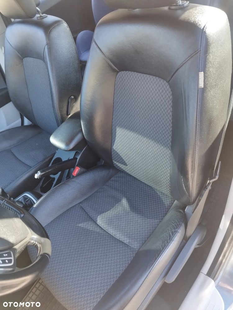 Kia Ceed - 12