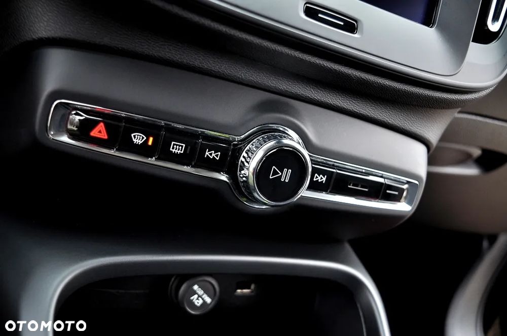 Volvo XC 40 T3 Momentum Pro - 32