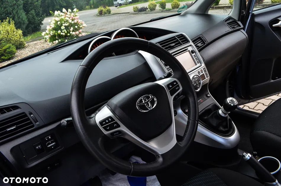 Toyota Verso 1.6 Premium 7os - 23