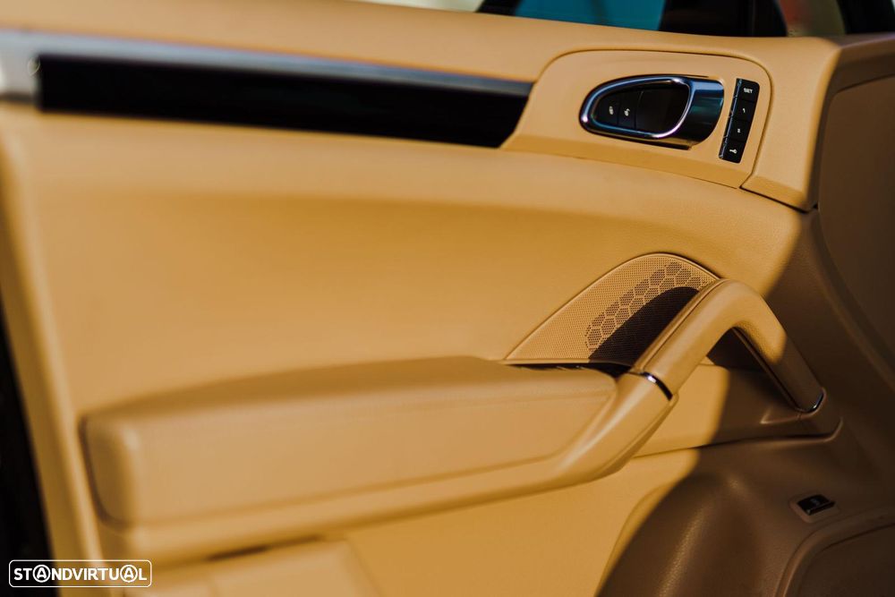 Porsche Cayenne S - 13