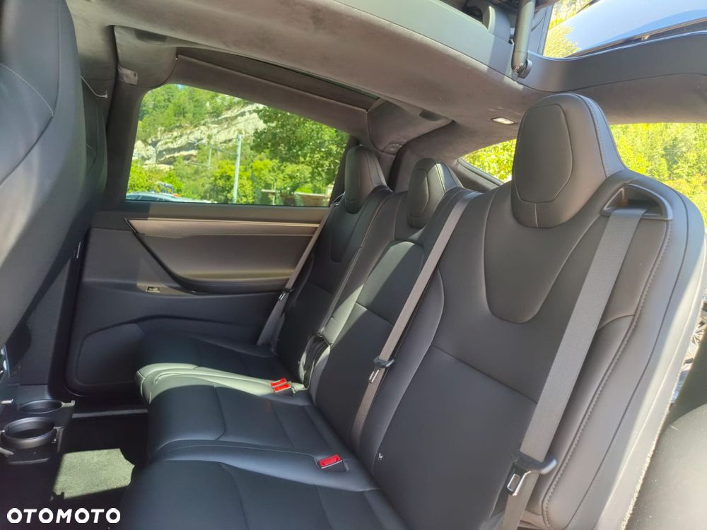 Tesla Model X - 8