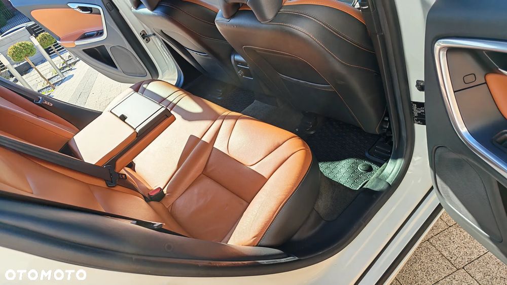 Volvo V60 D4 Geartronic Momentum - 30