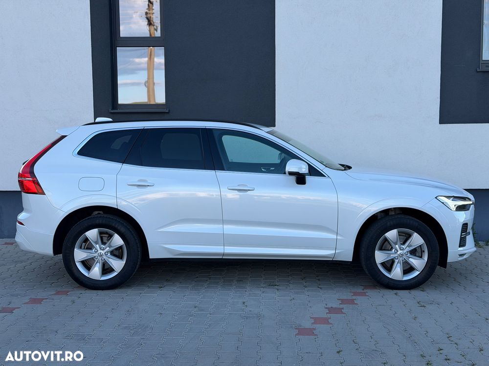 Volvo XC 60 B4 MHEV AWD Momentum Pro - 8