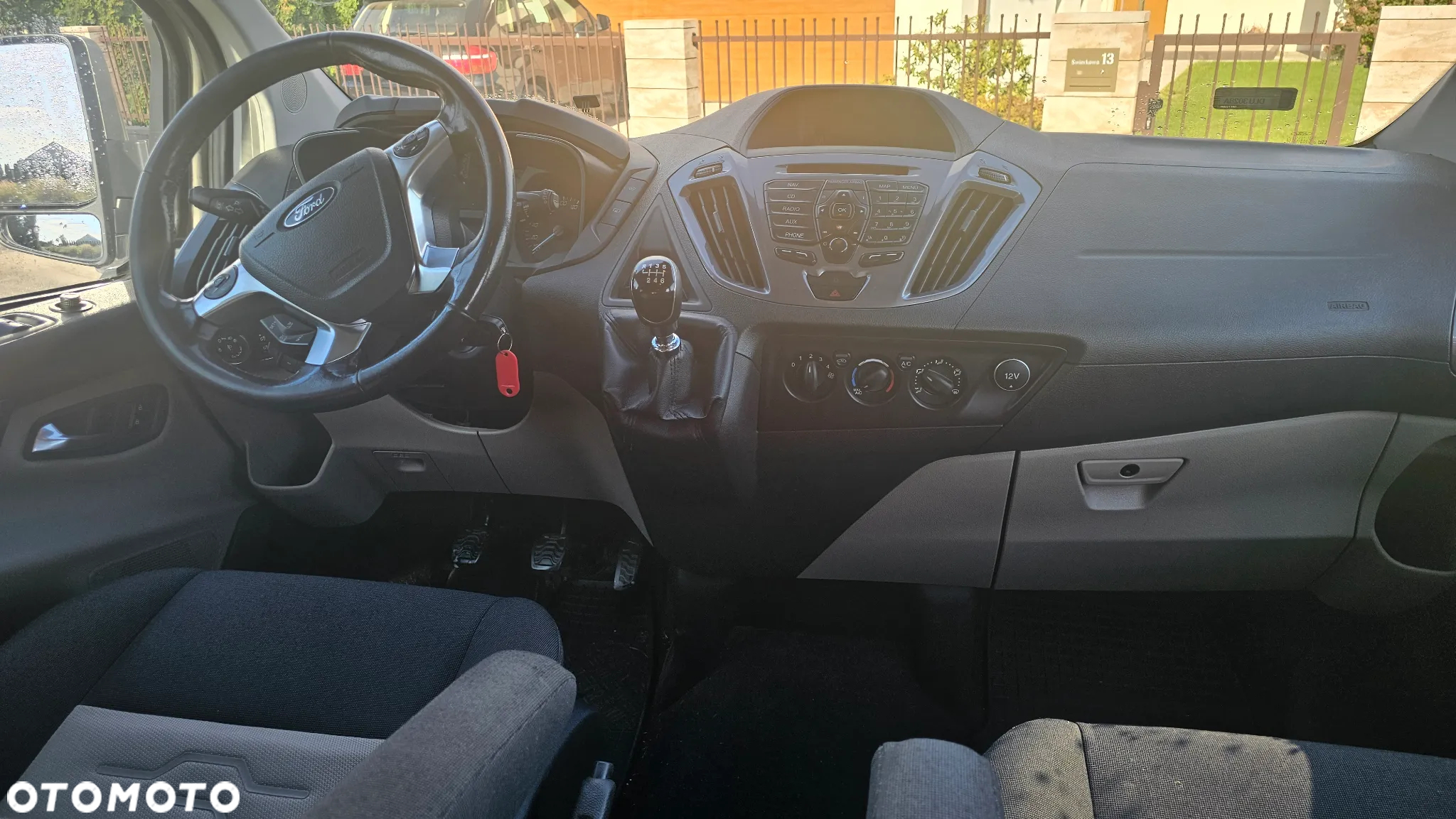 Ford Tourneo Custom - 13