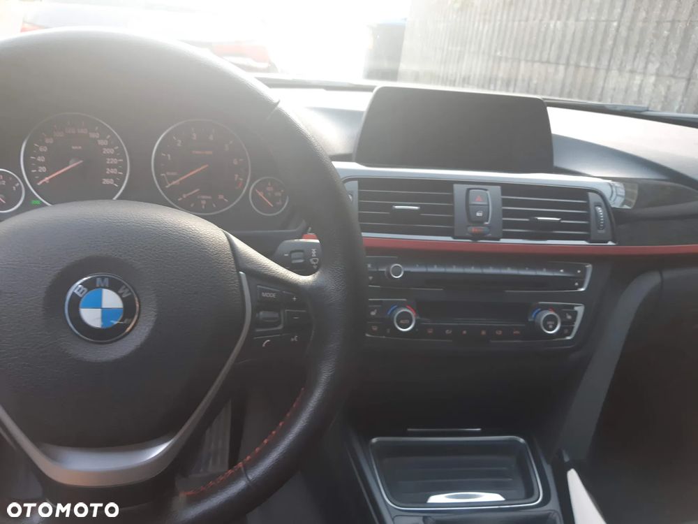 BMW Seria 3 2012 photo 3