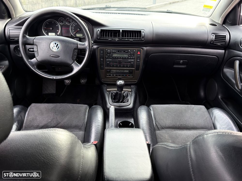 VW Passat 1.9 TDi Highline - 11