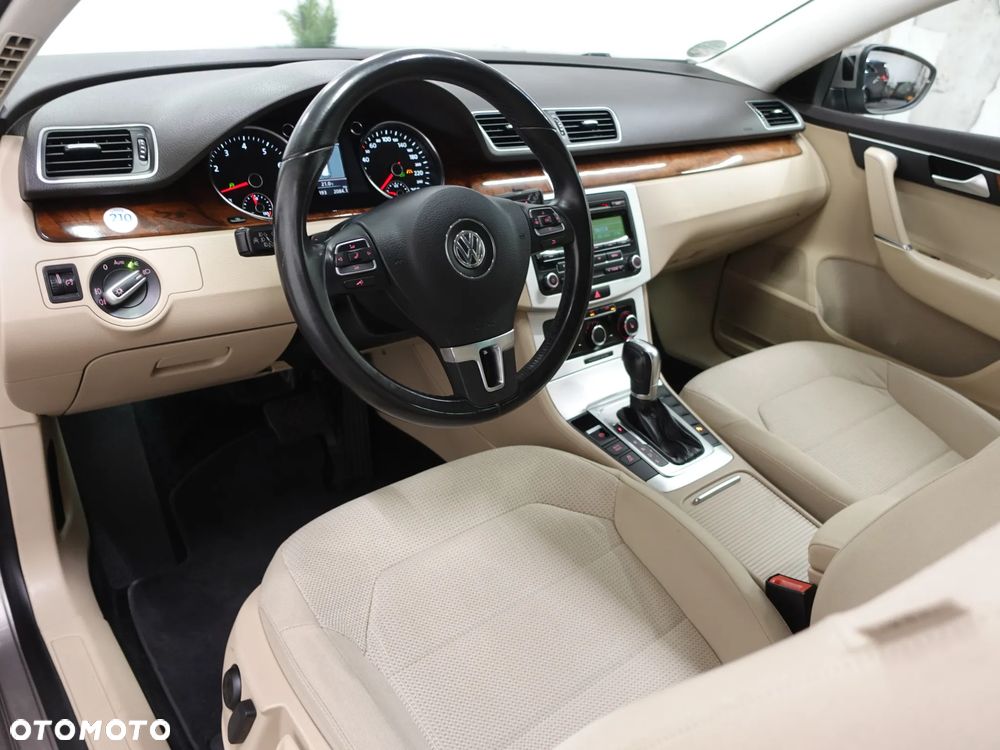 Volkswagen Passat - 20