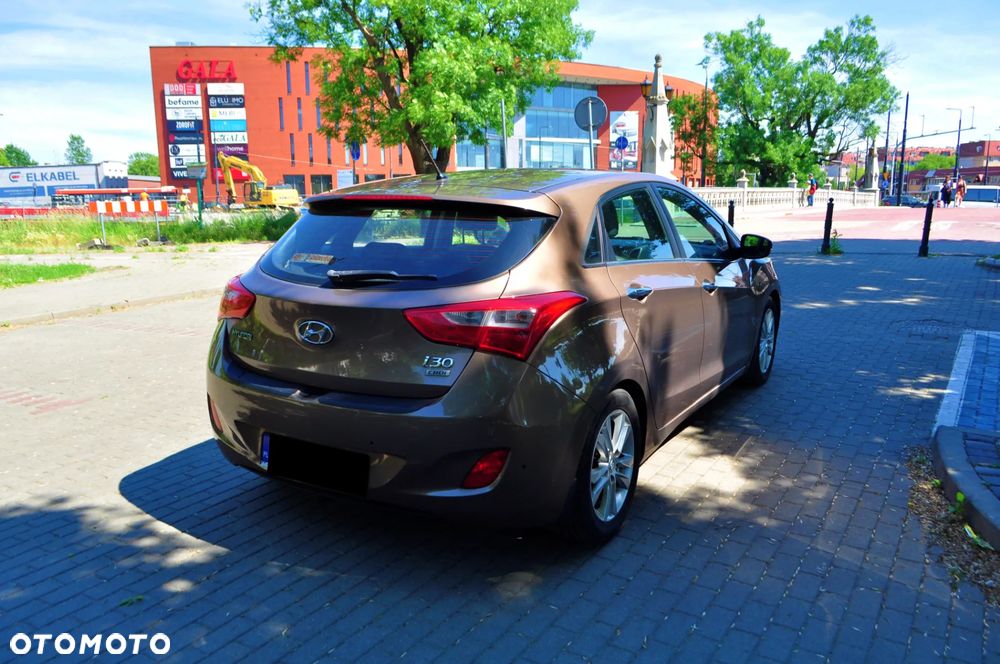 Hyundai i30 blue 1.6 CRDi YES Gold - 3