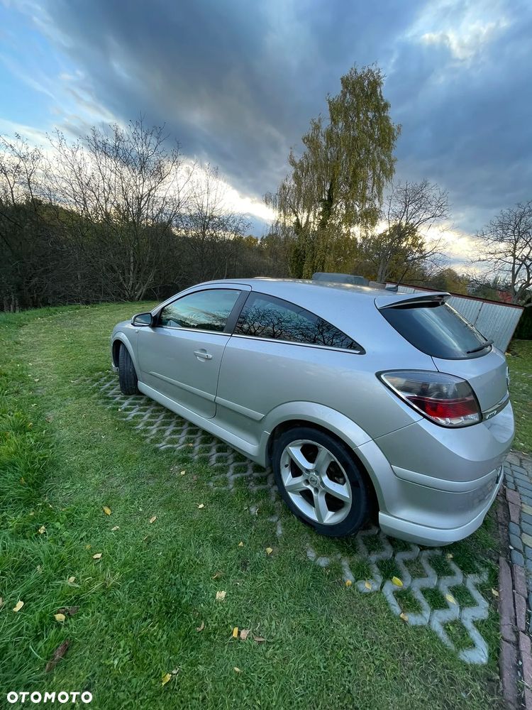 Opel Astra III GTC 1.9 CDTI Cosmo - 1