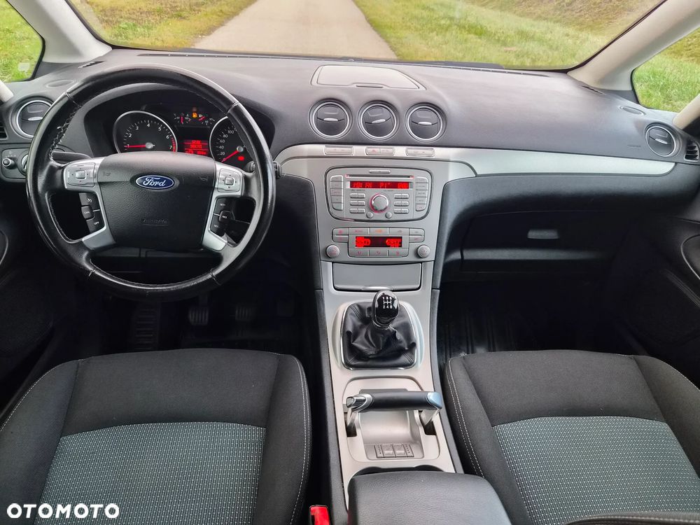 Ford Galaxy - 12