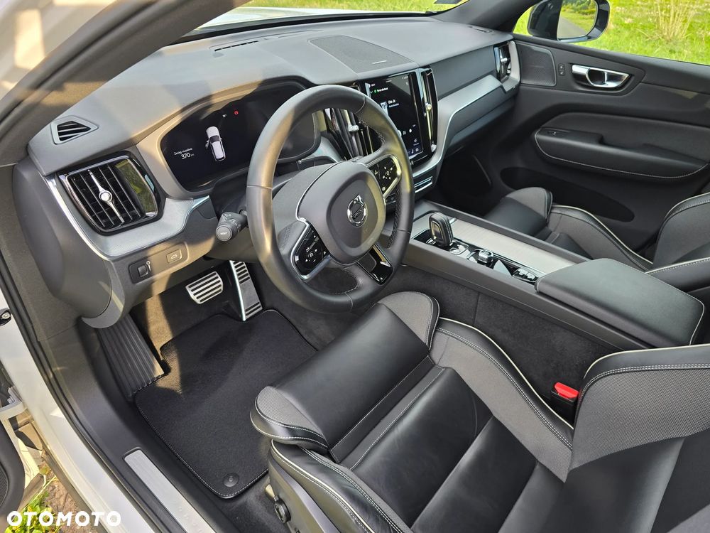 Volvo XC 60 B4 B R-Design - 11