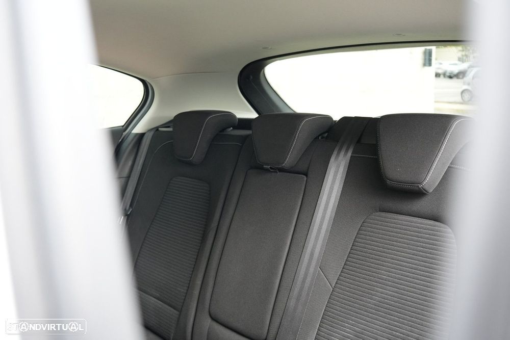 Ford Focus 1.0 EcoBoost MHEV Titanium - 24