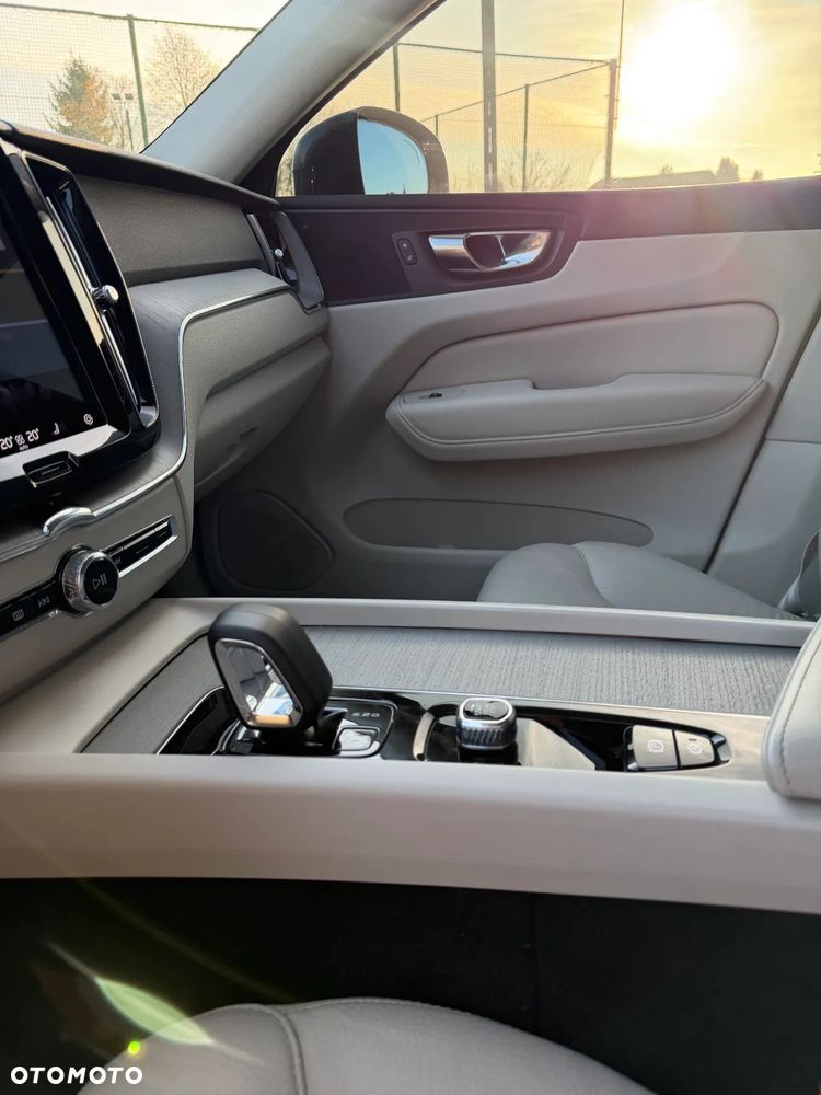 Volvo XC 60 B5 B R-Design - 12