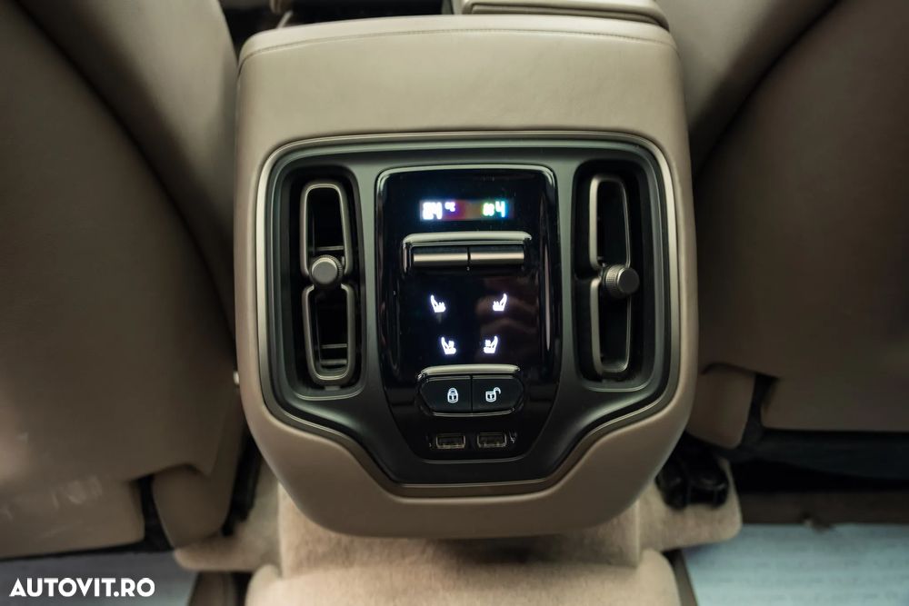 Aston Martin DBX - 17