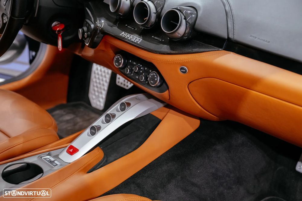 Ferrari F12 Berlinetta 6.3 V12 - 23