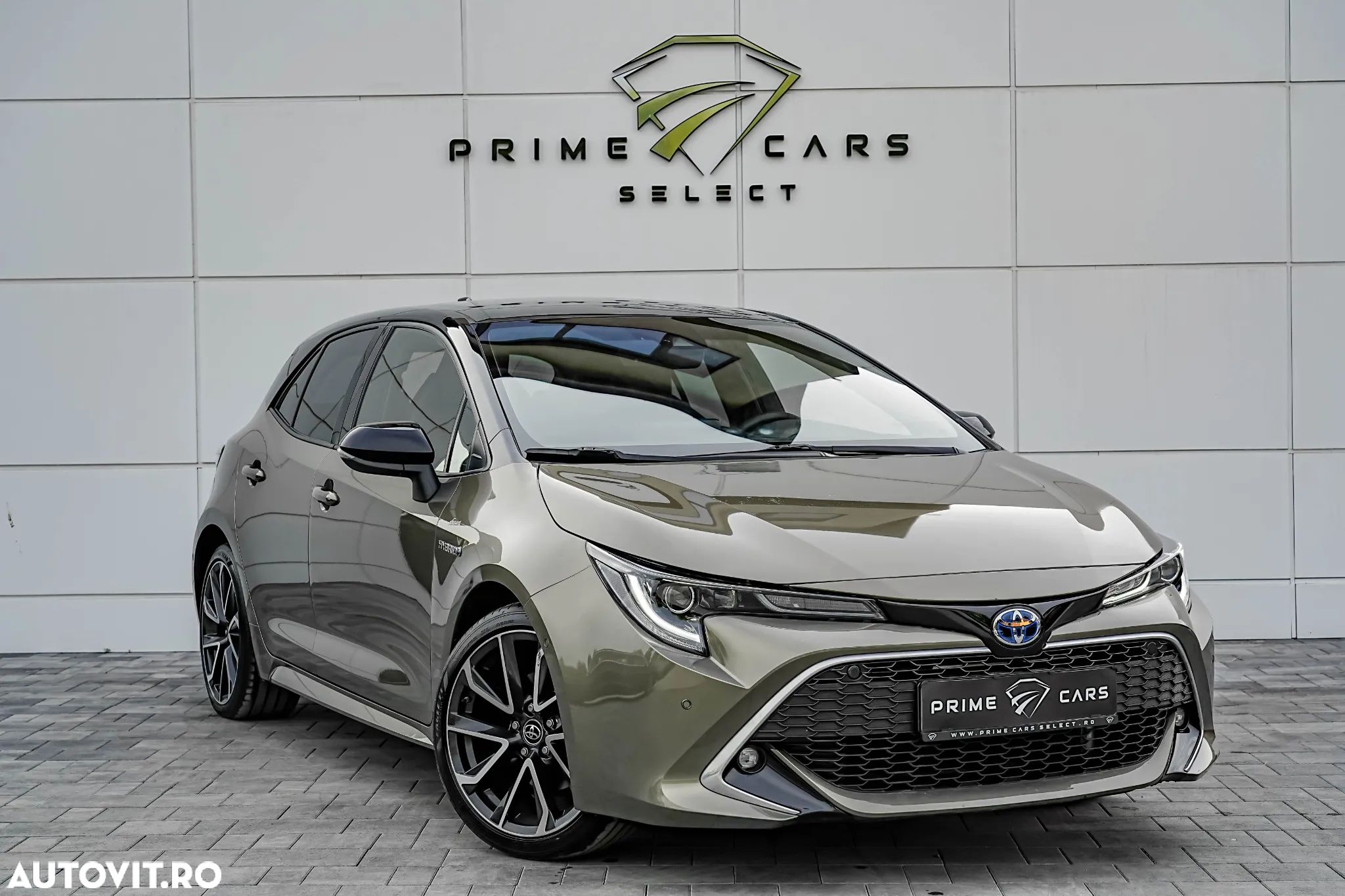 Toyota Corolla 2.0 HSD Exclusive Plus GR Sport Bi-Tone - 1