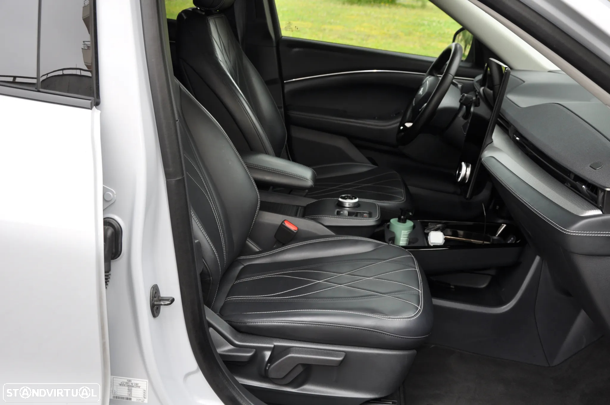 Ford Mustang Mach-E 75.7 kWh Premium AWD - 31