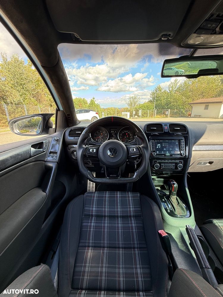 Volkswagen Golf - 8