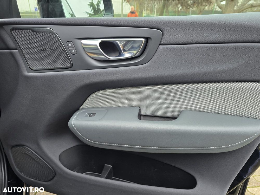 Volvo XC 60 Recharge T6 Twin Engine eAWD R-Design Expression - 22