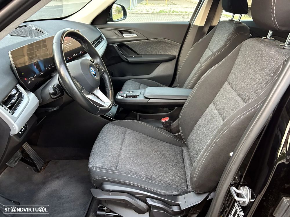 BMW iX1 eDrive20 — fotografia 12