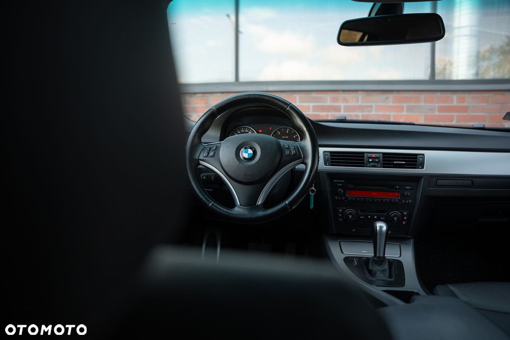 BMW Seria 3 320d DPF Edition Exclusive - 26