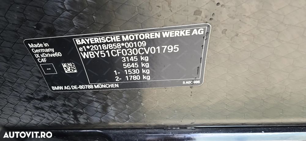 BMW iX xDrive60 - 11