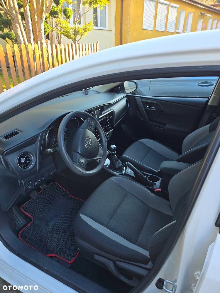 Toyota Auris 1.4 D-4D Active - 10