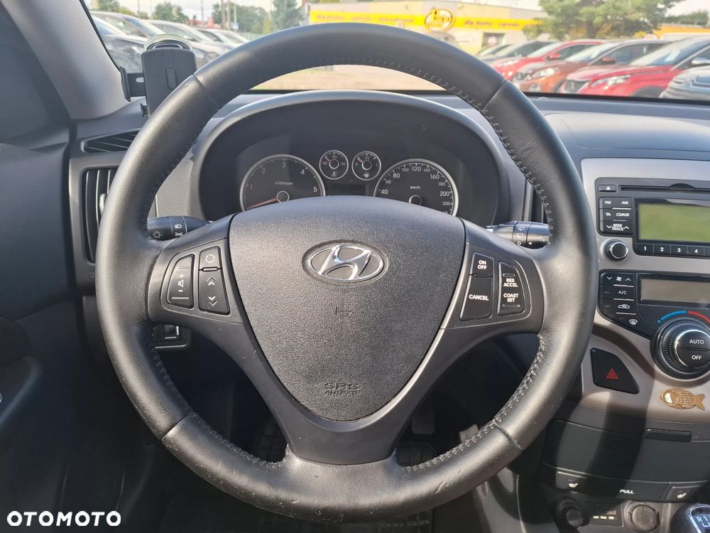 Hyundai i30 1.6 CRDi Comfort EU5 - 16